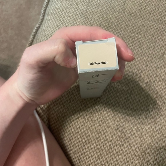 IT CC Full Coverage Cream Fair Porcelain - Picture 4 of 4